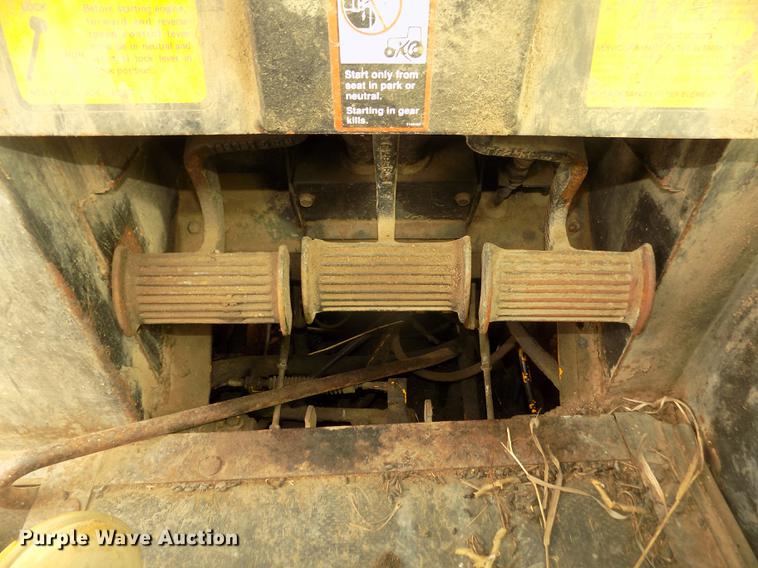 image for item DD2790 1984 John Deere 755A track loader