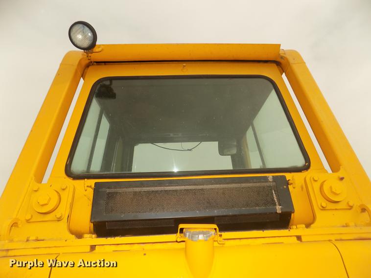 image for item DD2790 1984 John Deere 755A track loader