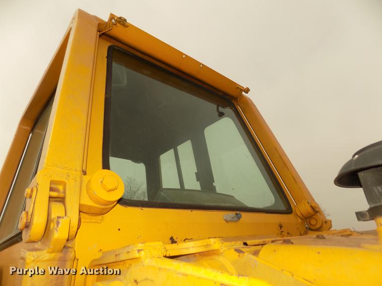 image for item DD2790 1984 John Deere 755A track loader