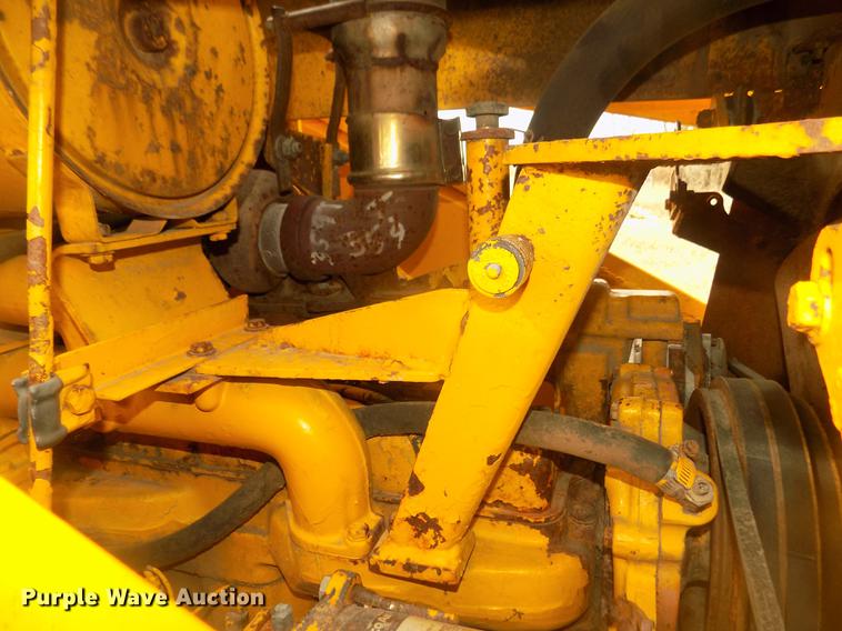 image for item DD2790 1984 John Deere 755A track loader