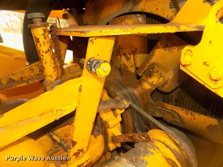 image for item DD2790 1984 John Deere 755A track loader