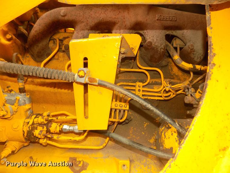 image for item DD2790 1984 John Deere 755A track loader