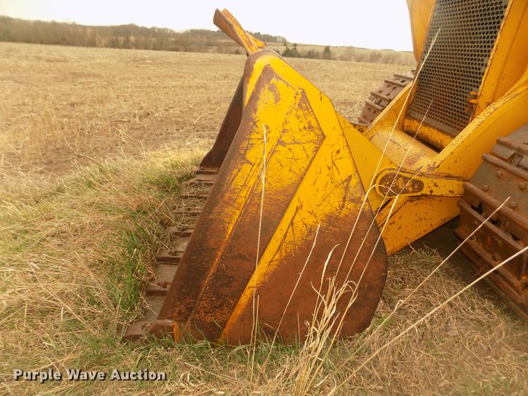 image for item DD2790 1984 John Deere 755A track loader
