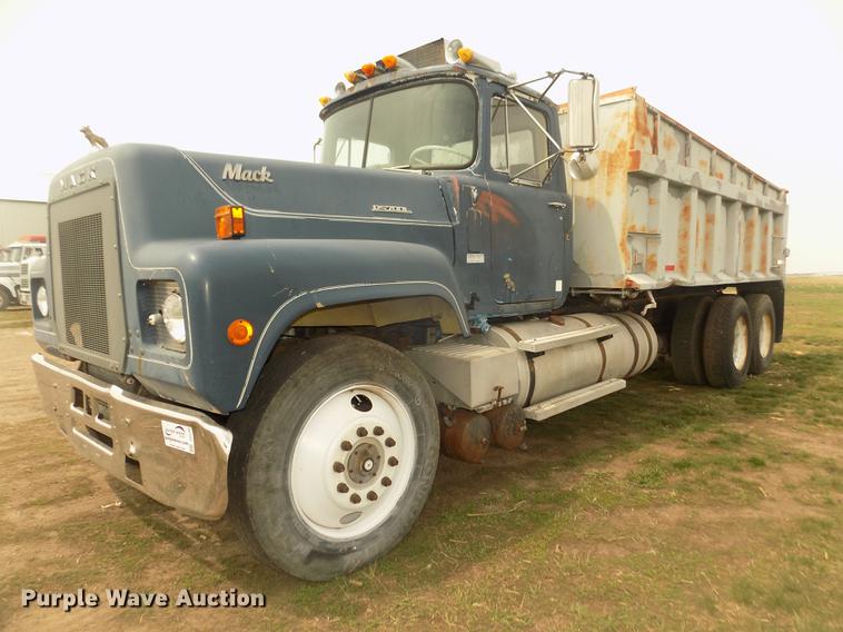image for item DD2793 1976 Mack RS786LST dump truck