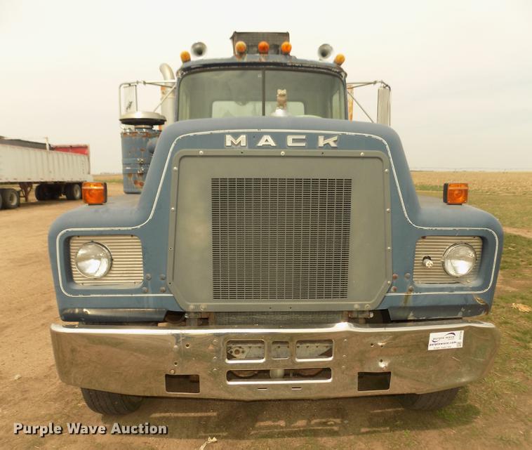 image for item DD2793 1976 Mack RS786LST dump truck