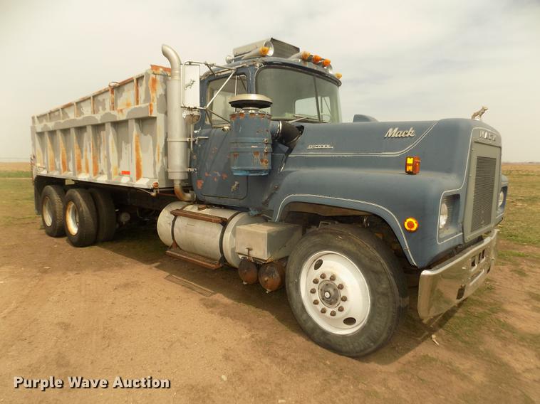 image for item DD2793 1976 Mack RS786LST dump truck