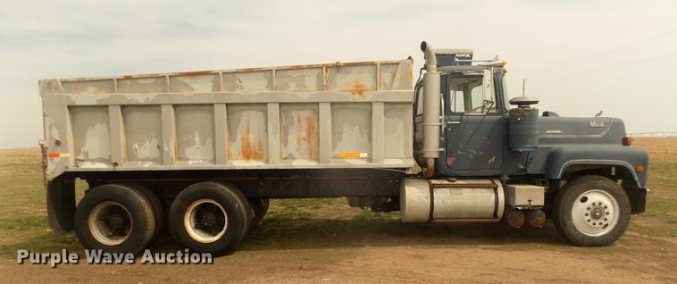 image for item DD2793 1976 Mack RS786LST dump truck