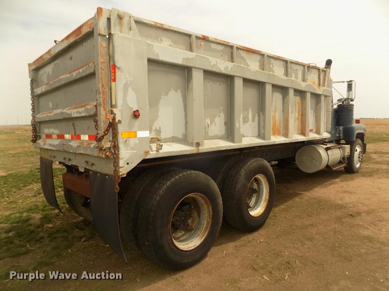 image for item DD2793 1976 Mack RS786LST dump truck