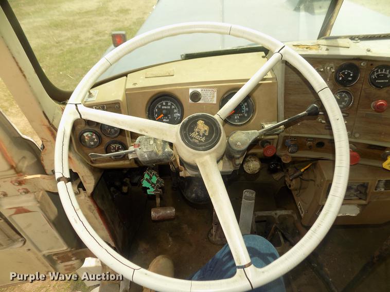 image for item DD2793 1976 Mack RS786LST dump truck