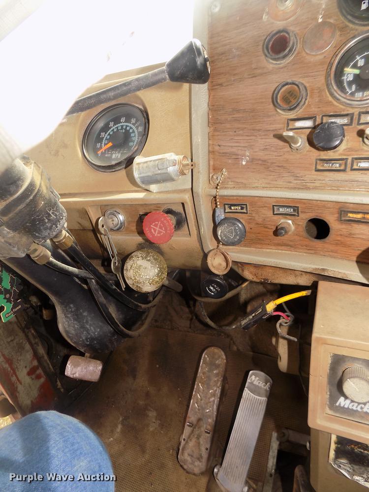 image for item DD2793 1976 Mack RS786LST dump truck