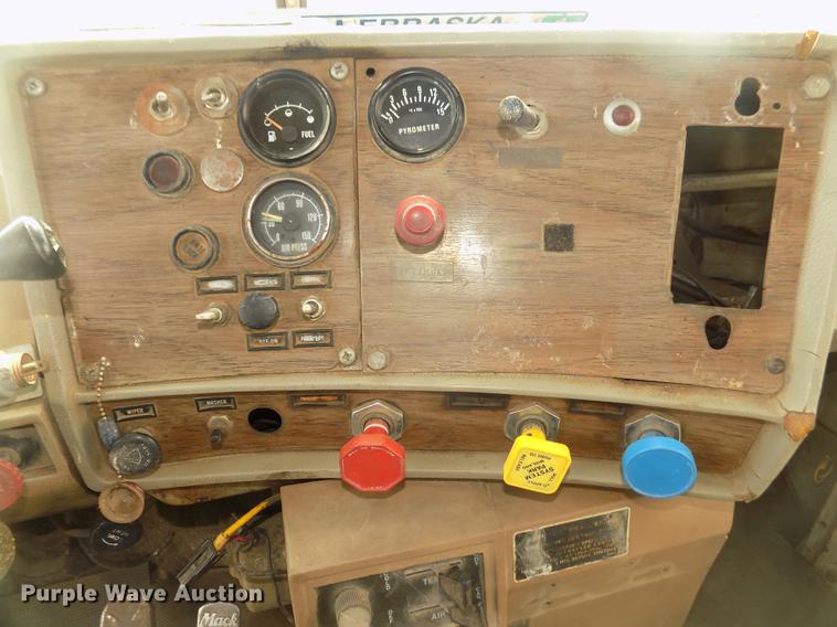 image for item DD2793 1976 Mack RS786LST dump truck