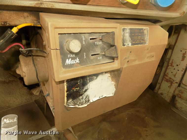 image for item DD2793 1976 Mack RS786LST dump truck