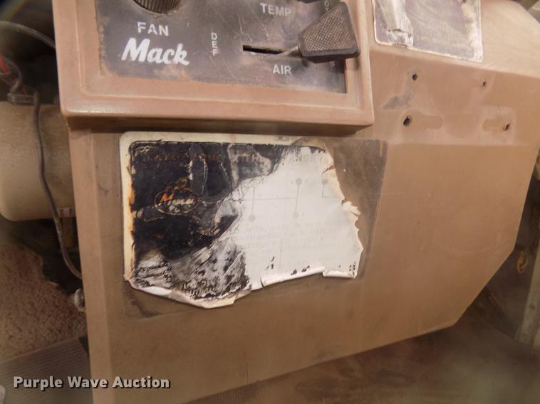 image for item DD2793 1976 Mack RS786LST dump truck