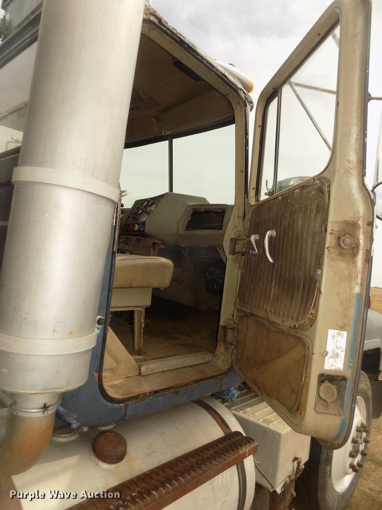 image for item DD2793 1976 Mack RS786LST dump truck