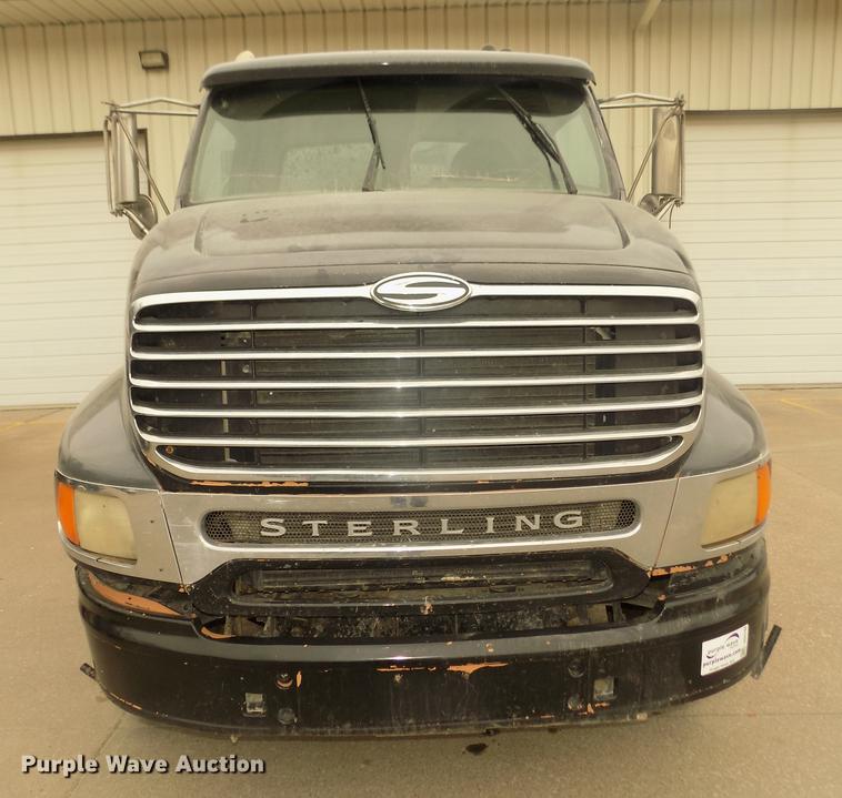 image for item DD2798 2001 Sterling A9500 semi truck