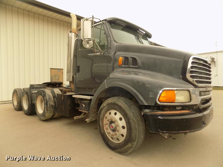 image for item DD2798 2001 Sterling A9500 semi truck