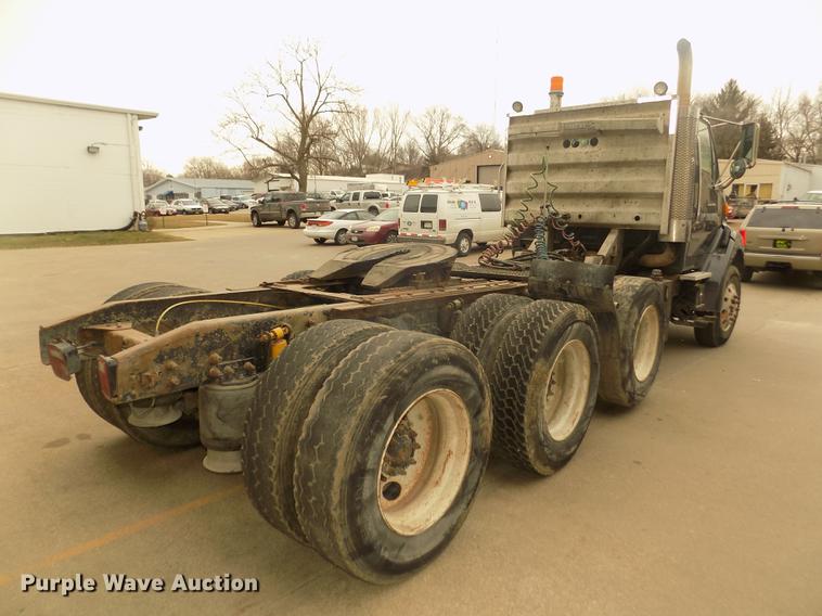 image for item DD2798 2001 Sterling A9500 semi truck