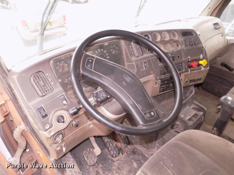 image for item DD2798 2001 Sterling A9500 semi truck