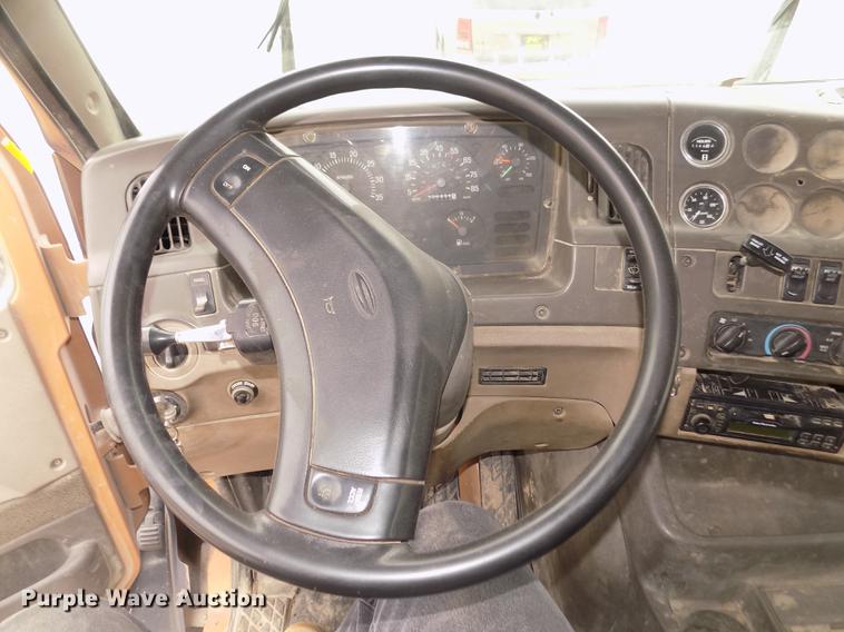 image for item DD2798 2001 Sterling A9500 semi truck