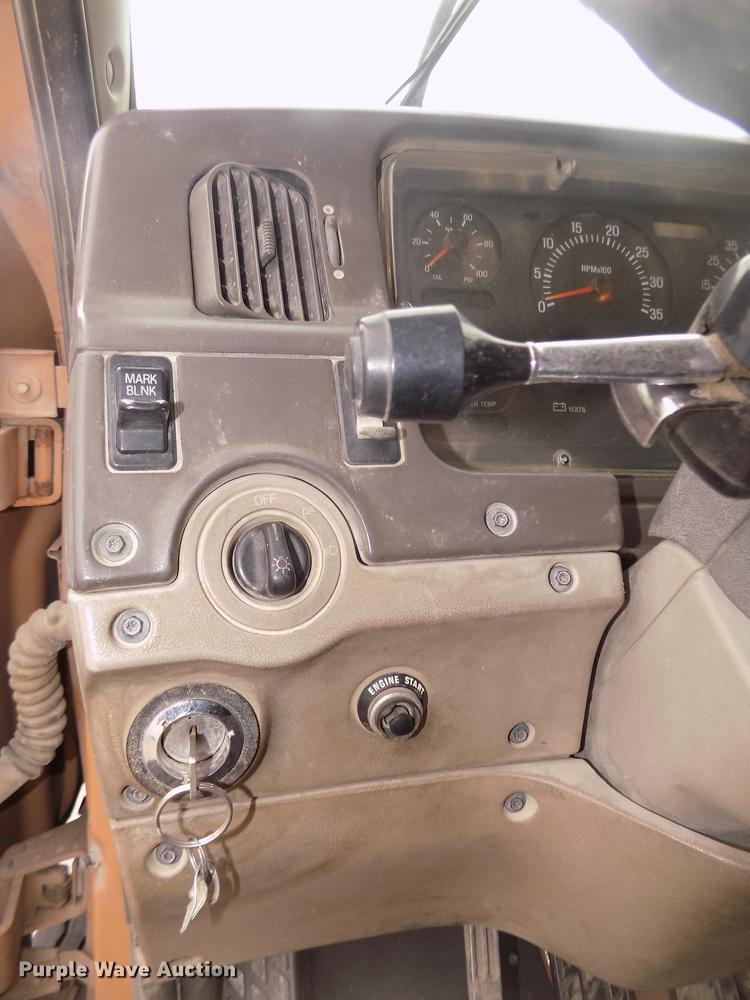 image for item DD2798 2001 Sterling A9500 semi truck