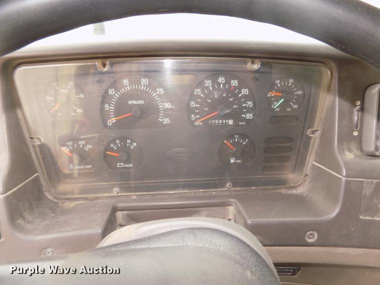 image for item DD2798 2001 Sterling A9500 semi truck