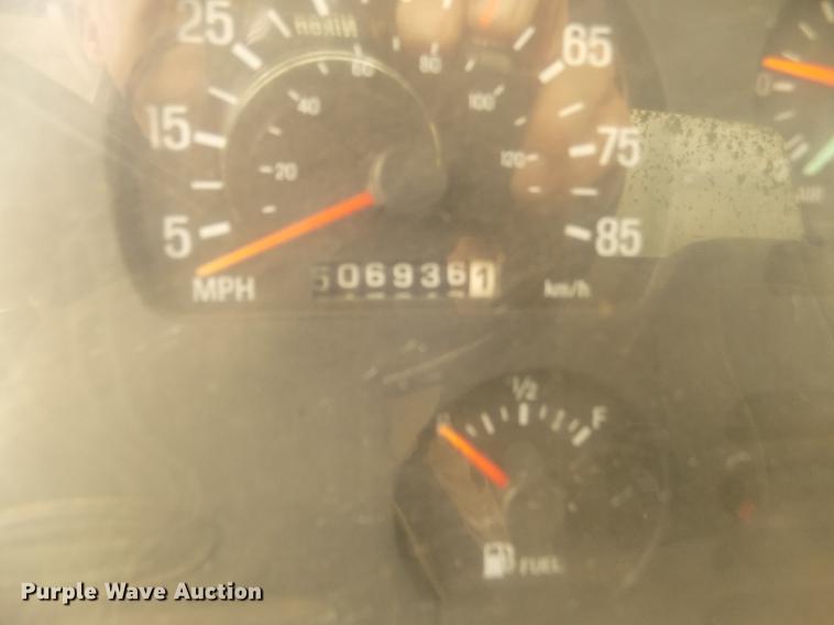 image for item DD2798 2001 Sterling A9500 semi truck