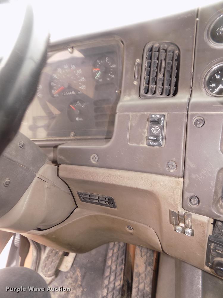 image for item DD2798 2001 Sterling A9500 semi truck