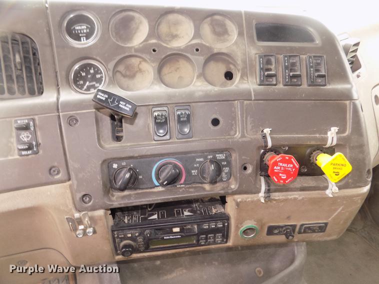 image for item DD2798 2001 Sterling A9500 semi truck