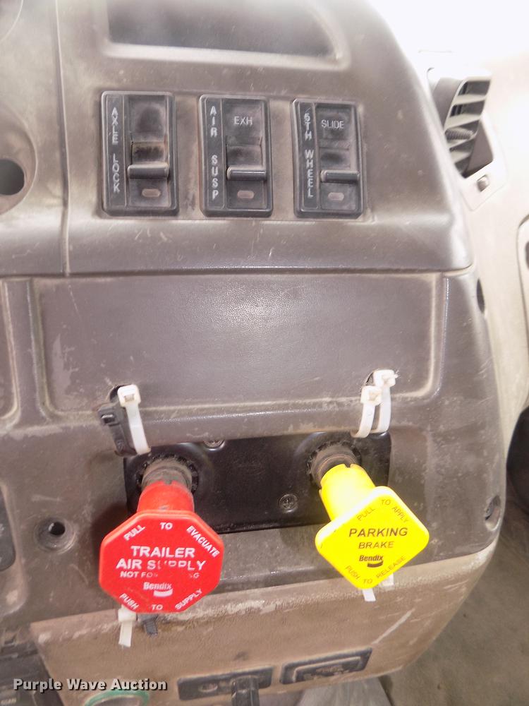 image for item DD2798 2001 Sterling A9500 semi truck