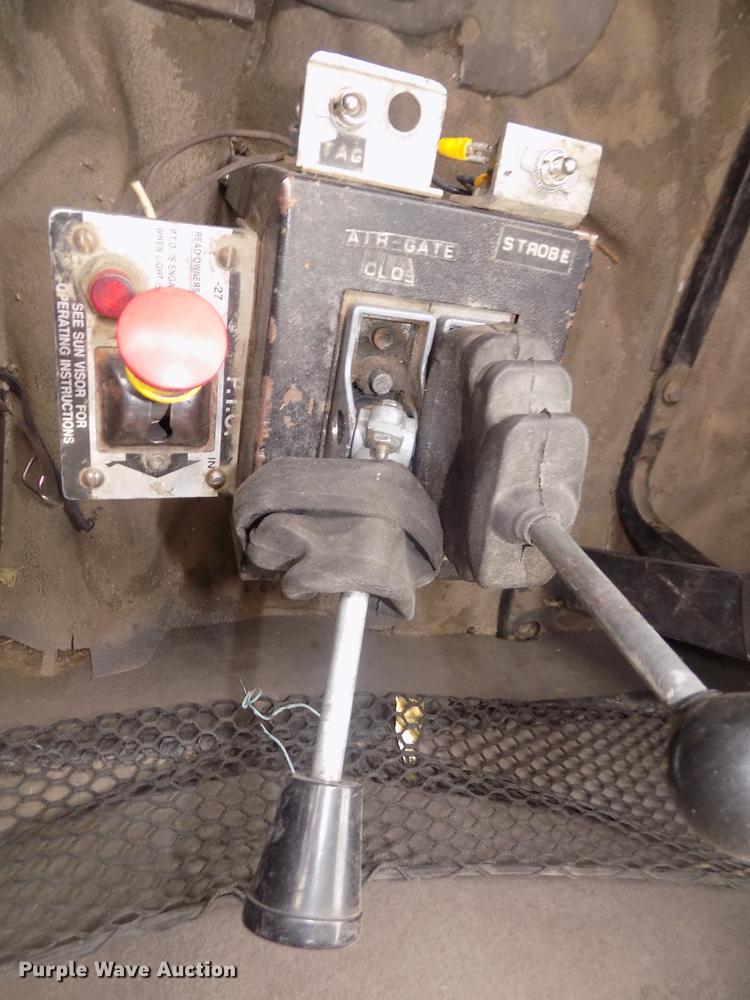 image for item DD2798 2001 Sterling A9500 semi truck