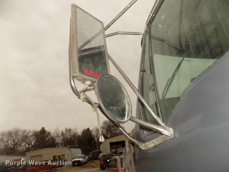 image for item DD2798 2001 Sterling A9500 semi truck