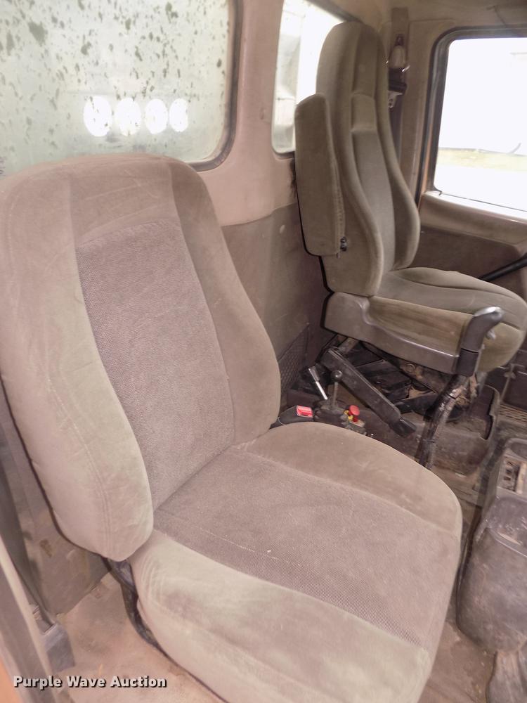 image for item DD2798 2001 Sterling A9500 semi truck