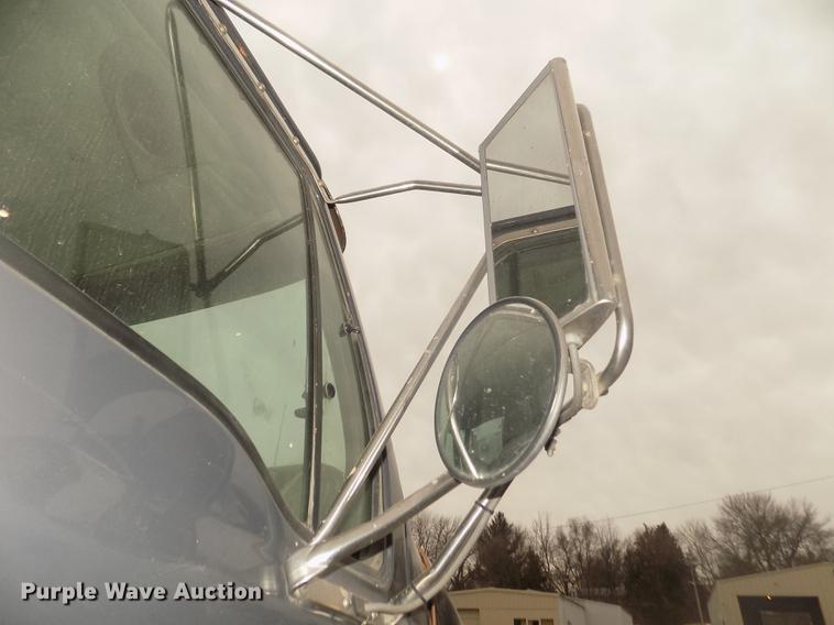 image for item DD2798 2001 Sterling A9500 semi truck