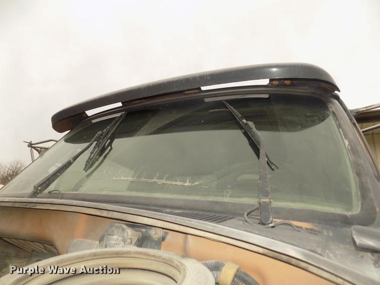 image for item DD2798 2001 Sterling A9500 semi truck