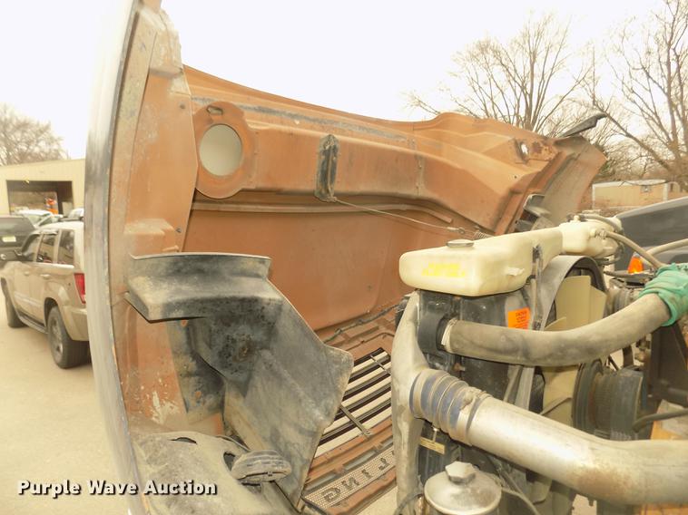 image for item DD2798 2001 Sterling A9500 semi truck