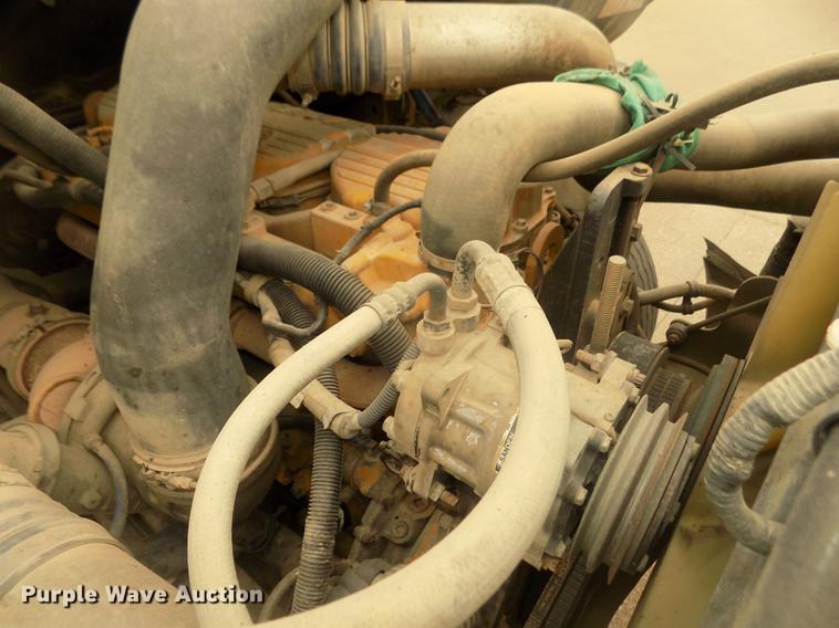 image for item DD2798 2001 Sterling A9500 semi truck