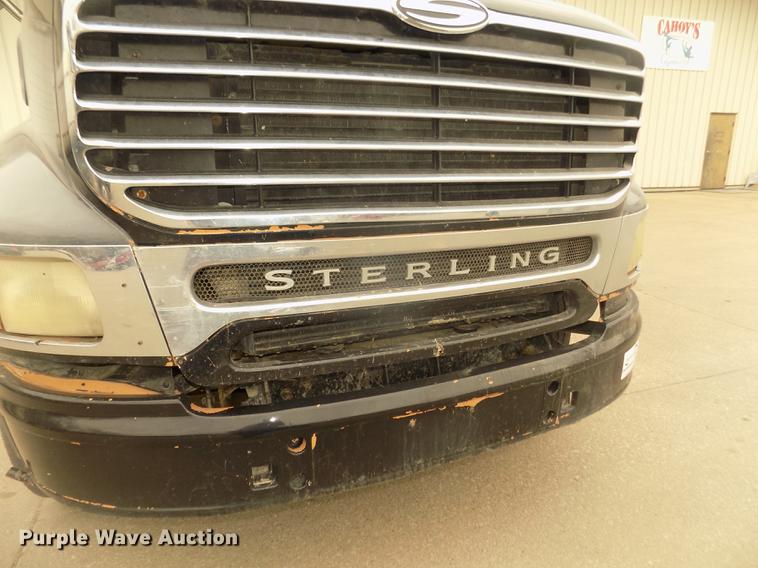 image for item DD2798 2001 Sterling A9500 semi truck