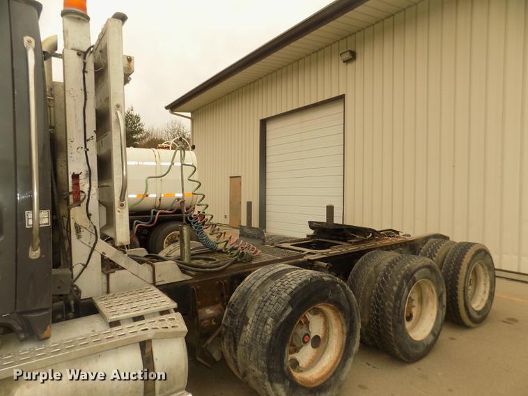 image for item DD2798 2001 Sterling A9500 semi truck