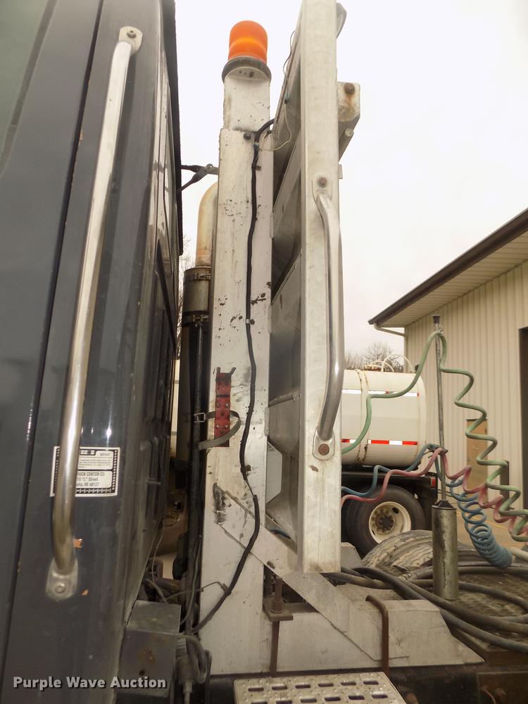 image for item DD2798 2001 Sterling A9500 semi truck