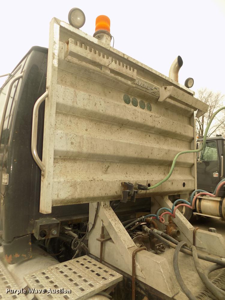 image for item DD2798 2001 Sterling A9500 semi truck