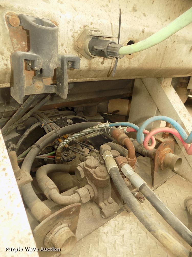 image for item DD2798 2001 Sterling A9500 semi truck