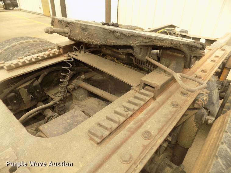 image for item DD2798 2001 Sterling A9500 semi truck