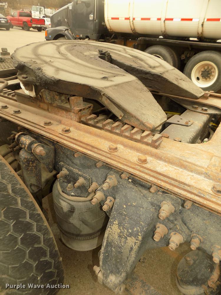 image for item DD2798 2001 Sterling A9500 semi truck