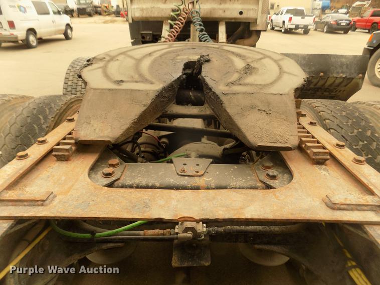 image for item DD2798 2001 Sterling A9500 semi truck