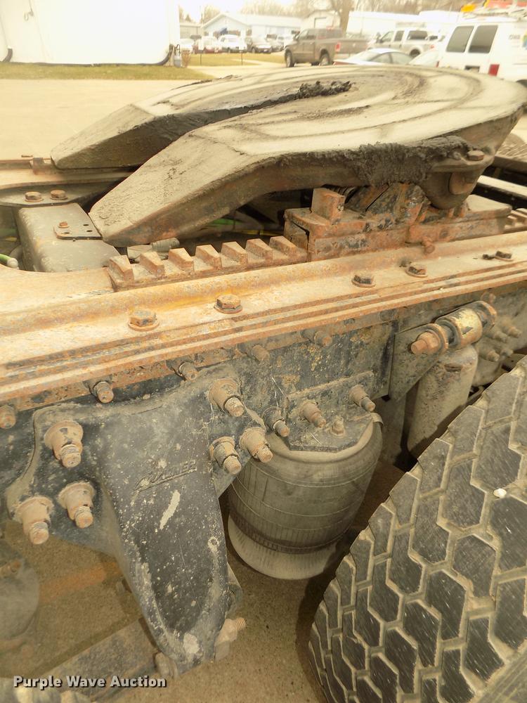 image for item DD2798 2001 Sterling A9500 semi truck