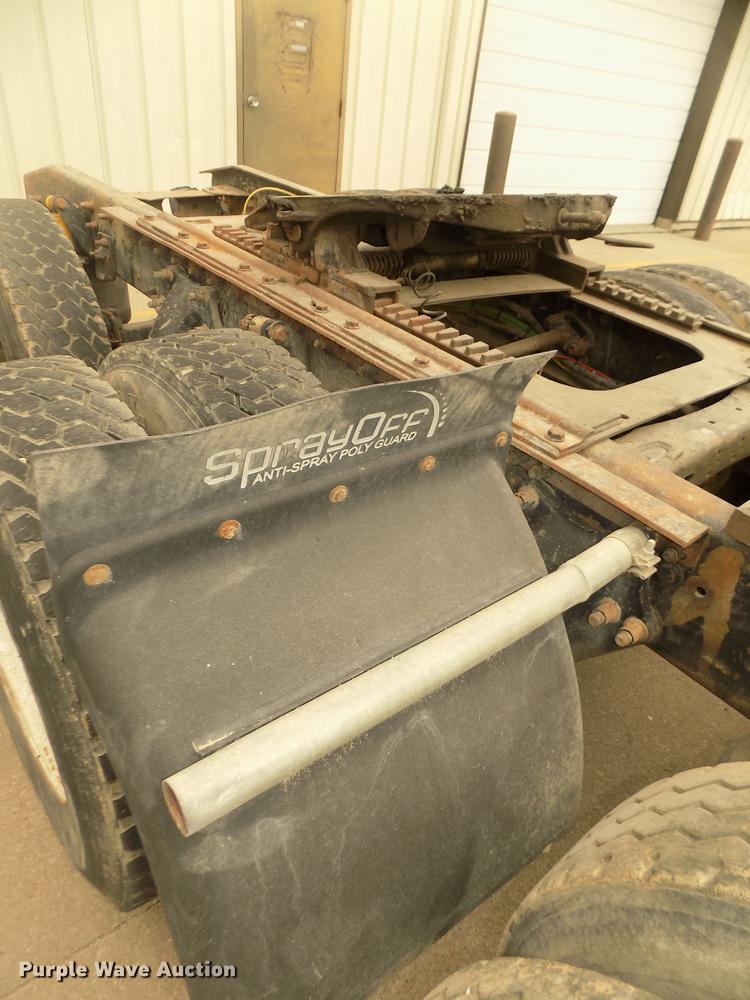 image for item DD2798 2001 Sterling A9500 semi truck