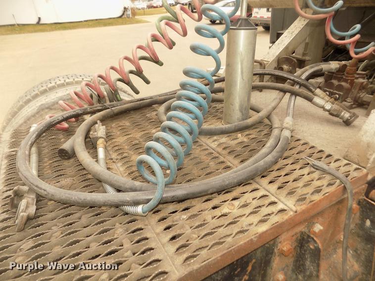 image for item DD2798 2001 Sterling A9500 semi truck