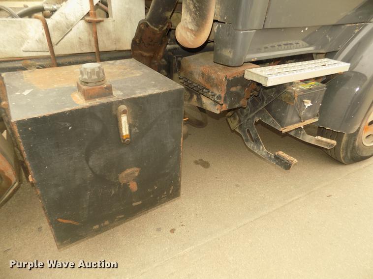 image for item DD2798 2001 Sterling A9500 semi truck