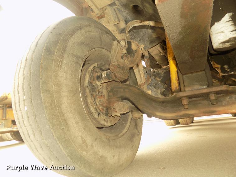 image for item DD2798 2001 Sterling A9500 semi truck