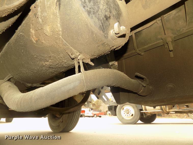 image for item DD2798 2001 Sterling A9500 semi truck